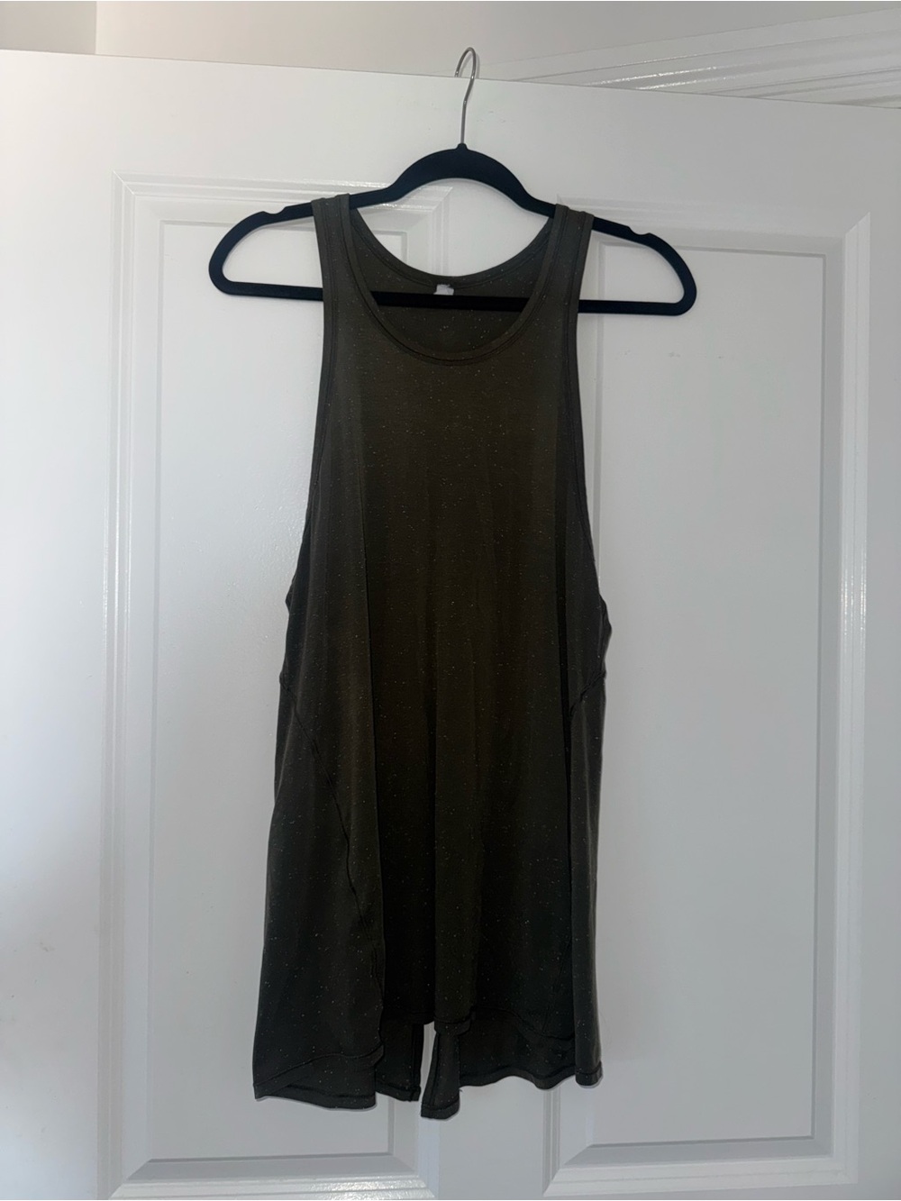 Lululemon Women’s Olive Green Sleeveless Tank Top size 10